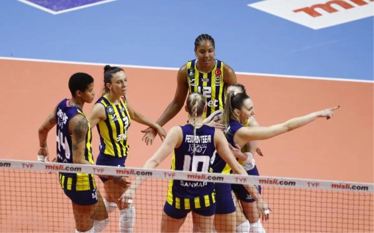 Fenerbahçe Opet, Eczacıbaşı Dynavit\'i mağlup etti