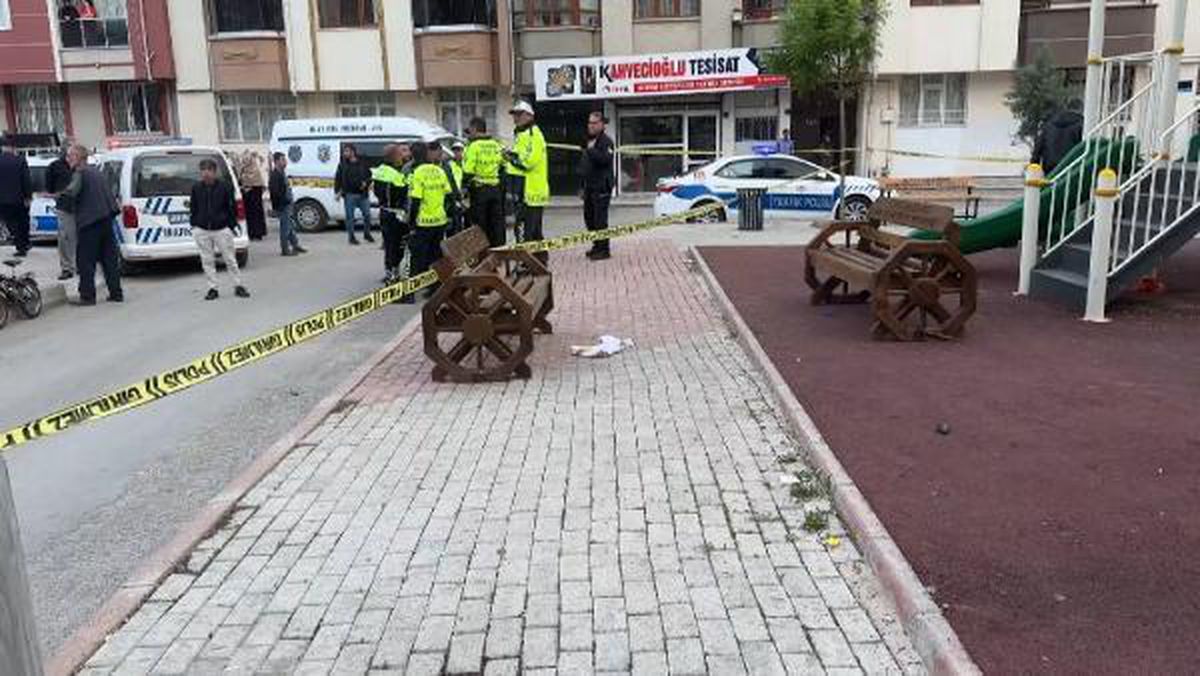 Elazığ\'da çocuk parkında silahlı saldırı: 3 yaralı