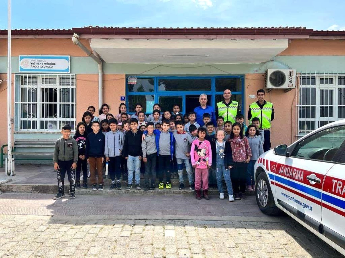 Aydın İl Jandarma Komutanlığı ilkokul öğrencilerine trafik eğitimi veriyor