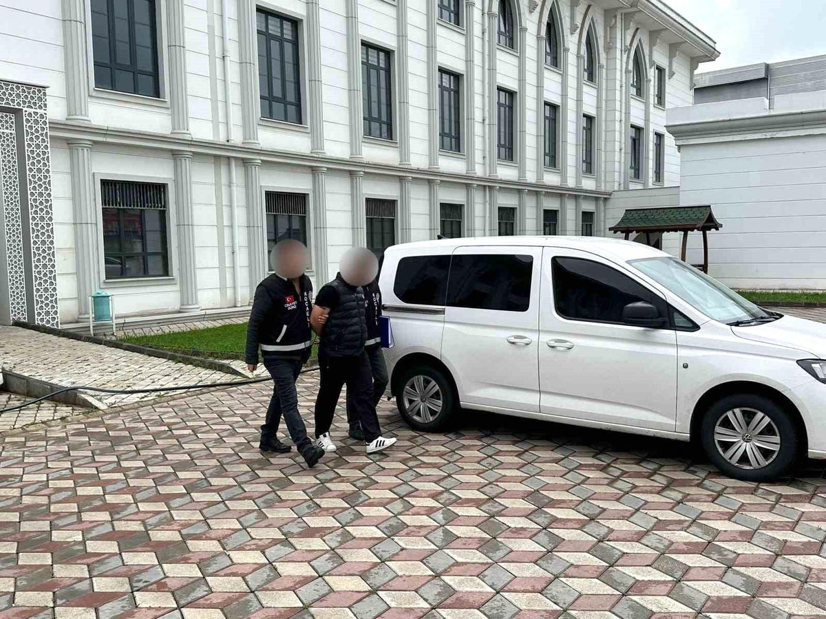 Kocaeli\'de Kargocu Kılığına Girip Cinayet İşleyen Şüpheli Tutuklandı