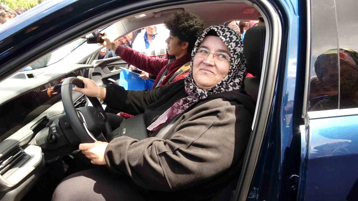 TOGG Gemlik Mavisi SUV Modeli Burdur\'da Tanıtıldı
