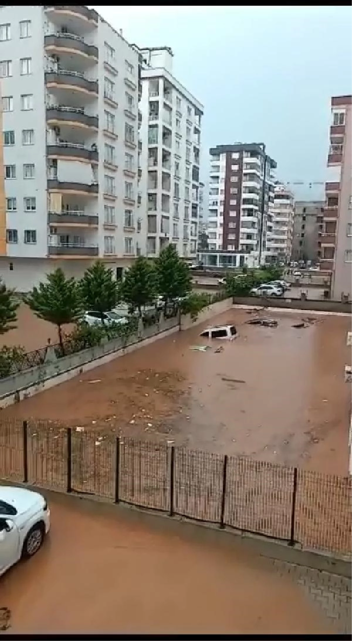 Adana\'da sağanak yağışın ardından ekipler çalışmalarını sürdürüyor