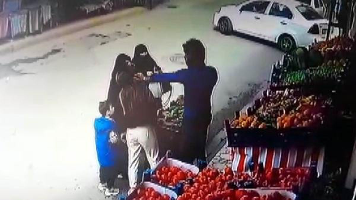 Market alışverişinde 3 kadın ve 1 erkek arasında kavga çıktı