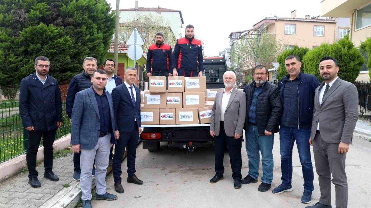 Kocaeli Büyükşehir Belediyesi Mahalle Muhtarlarına Kırtasiye Malzemesi Desteği Sağladı