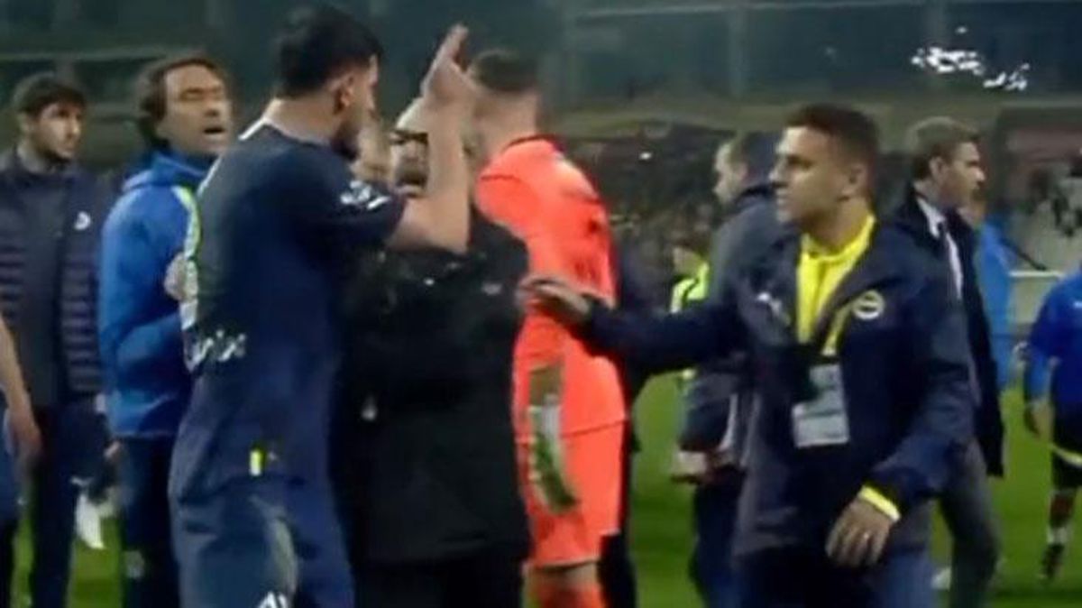Ortalık karıştı! Giresun'da G.Saraylılar'ın sevdiği şarkı çalındı, F.Bahçeli futbolcular çılgına döndü