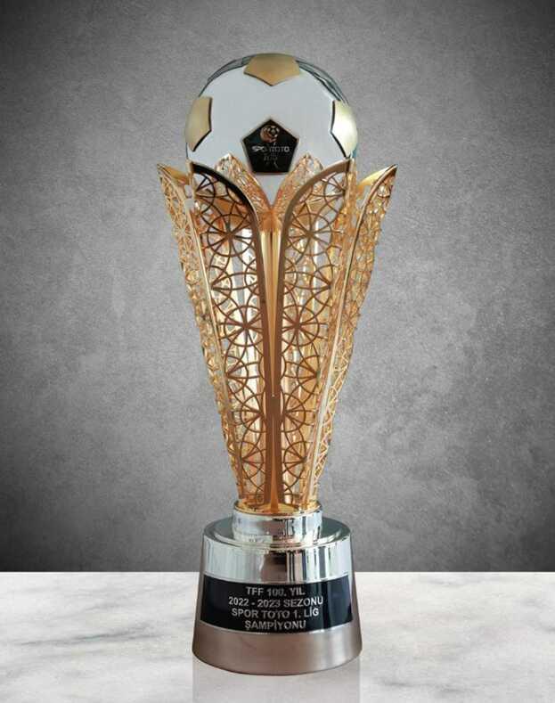 Şampiyonluk kupası değişti! İşte yeni tasarım