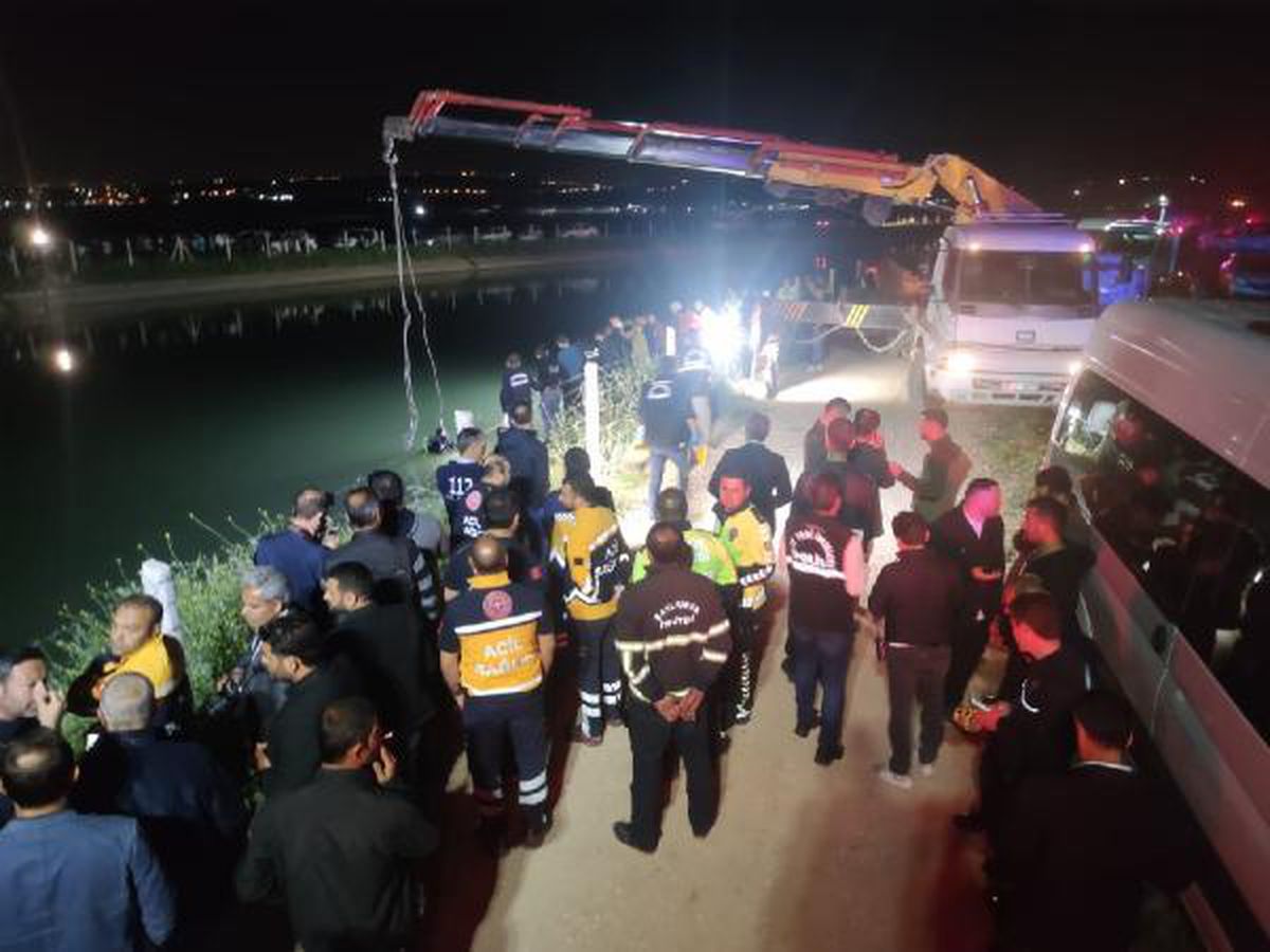 Şanlıurfa\'da Otomobil Kazası: 4 Kardeşin Cansız Bedenine Ulaşıldı