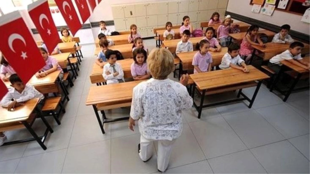 MEB Bakanı Mahmut Özer açıkladı: 15 Mayıs\'ta eğitim öğretime bir gün ara verilecek, öğretmenler idari izinli sayılacak