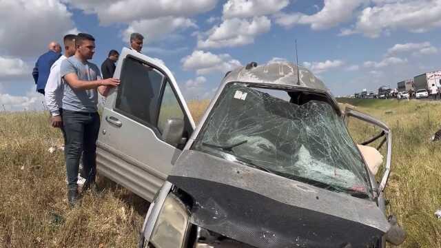 Son Dakika: Şanlıurfa'da kamyonet ile tır çarpıştı: 6 ölü