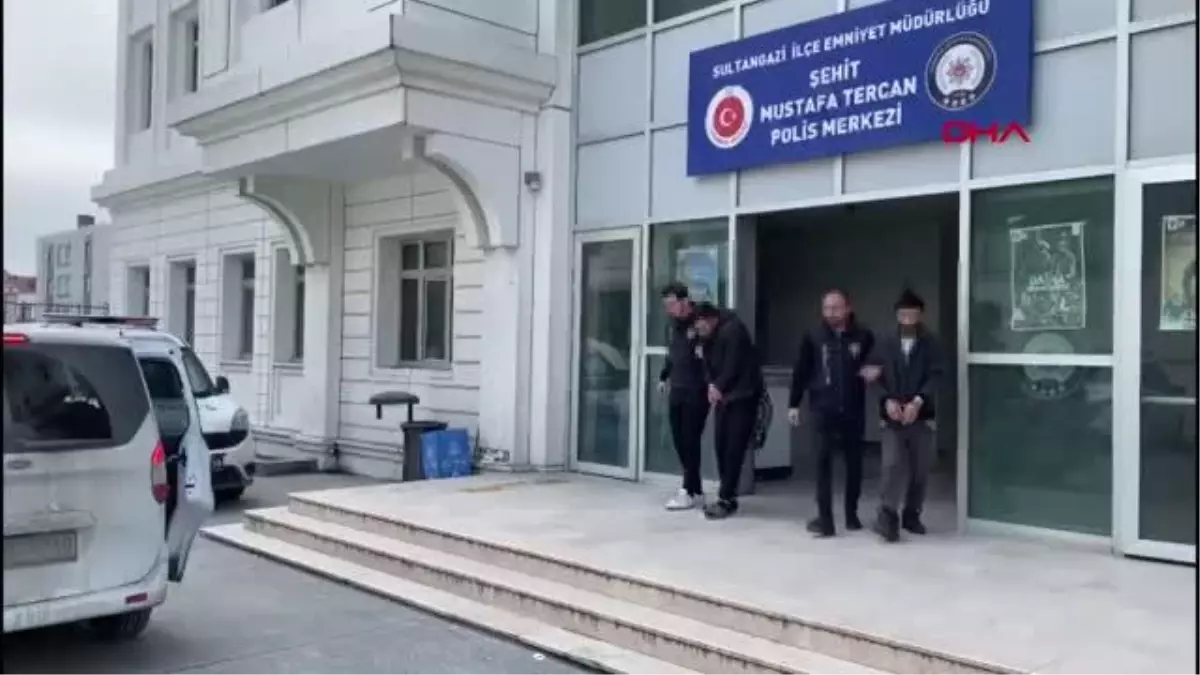 Sultangazide Otomobili Parçalayıp Bıçakla Dehşet Saçtılar 2 Yaralı