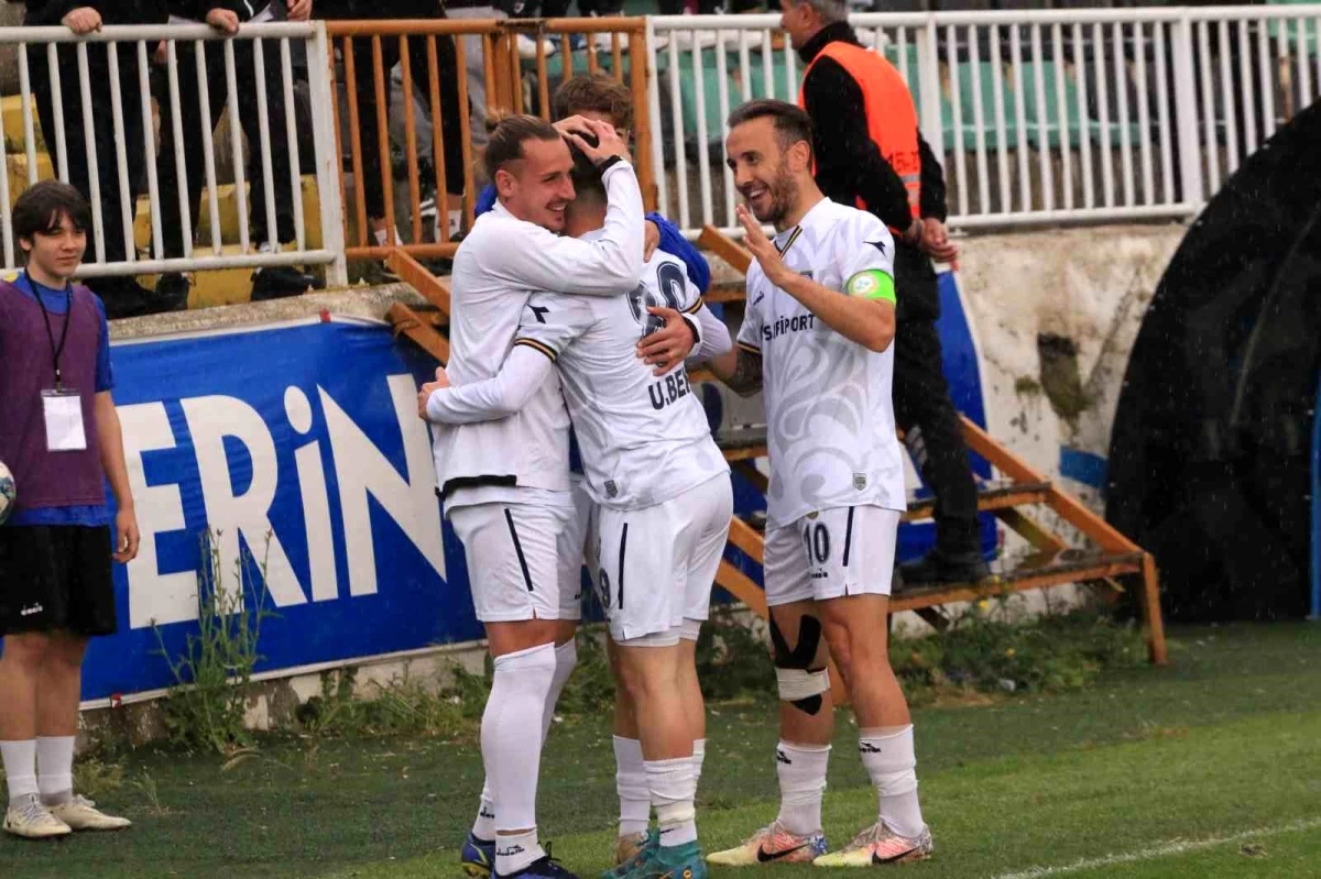 Belediye Derincespor, Şile Yıldızspor\'u 8-0 mağlup etti