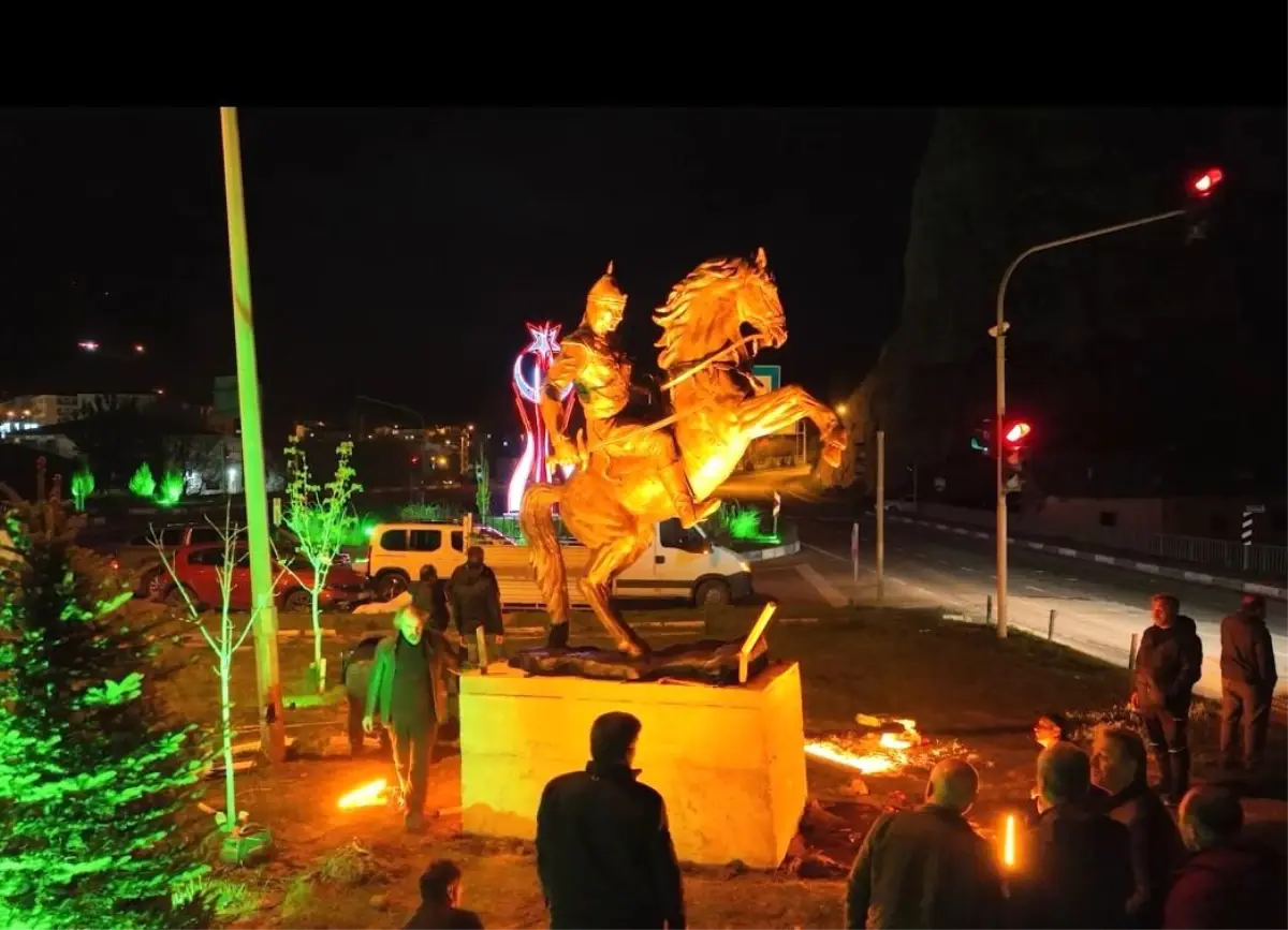 Tortum Belediyesi, Sultan Alparslan Anıtı\'nı ilçenin girişine yerleştirdi