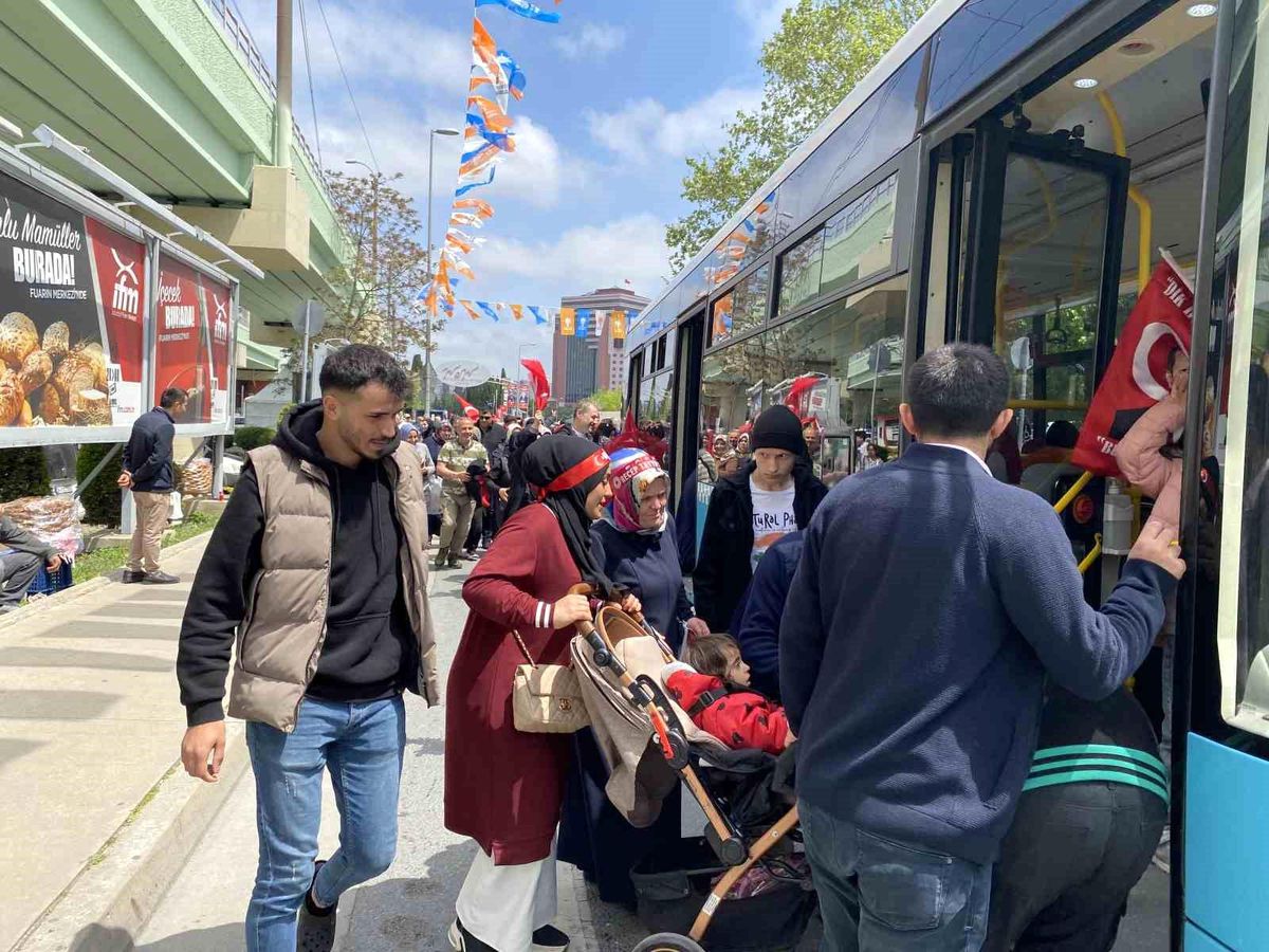 Büyük İstanbul Mitingi için yüz binlerce vatandaş alana akın ediyor