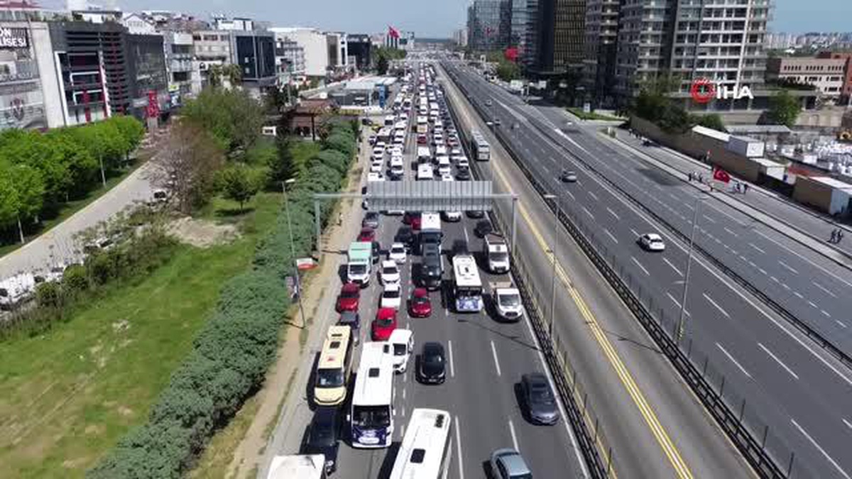 Yüz binlerce vatandaş Büyük İstanbul Mitingine akın ediyor