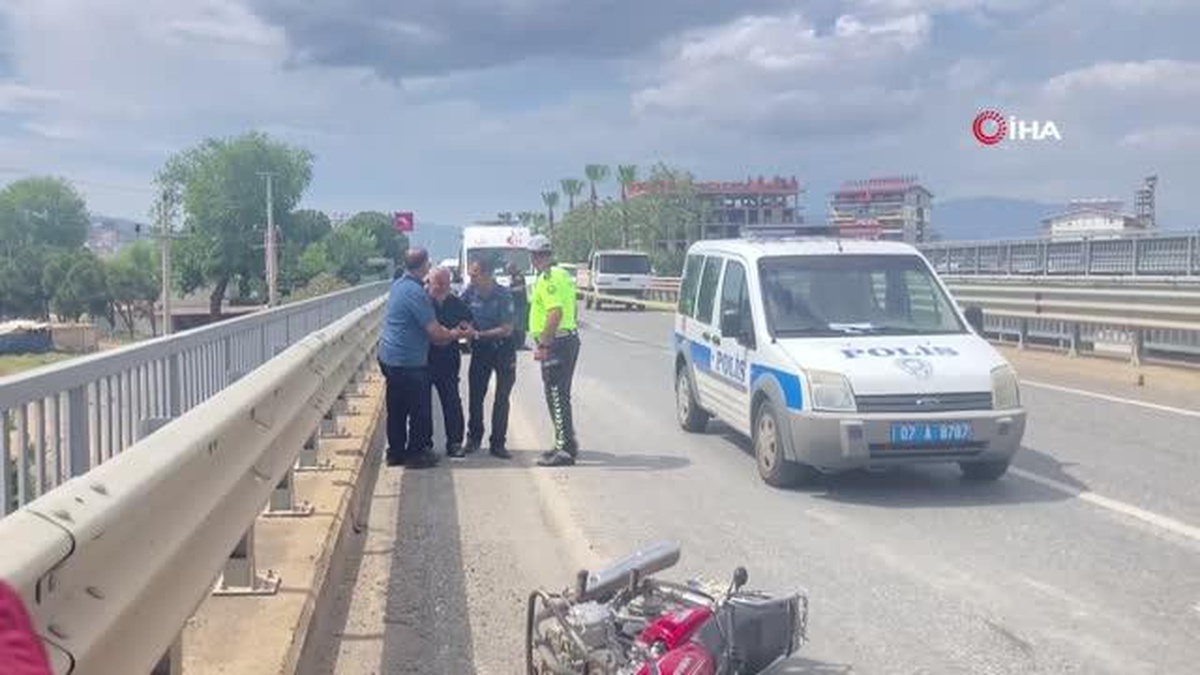 Antalya\'da Motosiklet Kazası: Sürücü Hayatını Kaybetti, Akrabası Sinir Krizi Geçirdi