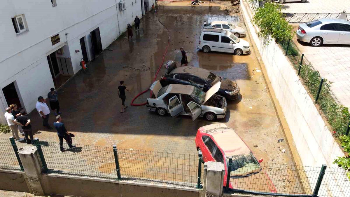 Adana Kozan\'da Sel Felaketi: Hasar Tespit Çalışmaları Devam Ediyor