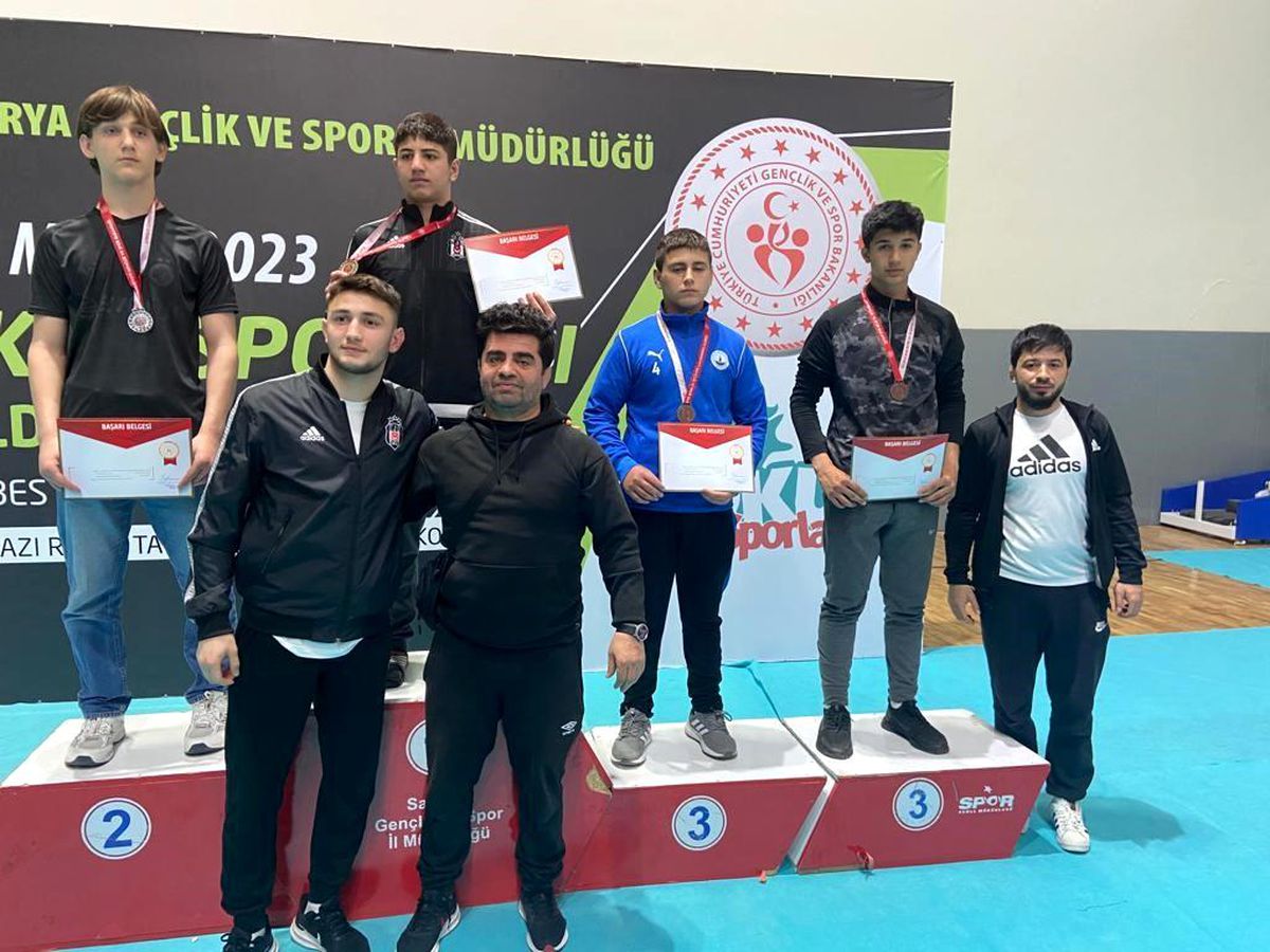 Alaplı Pehlivanlar madalyayla döndü