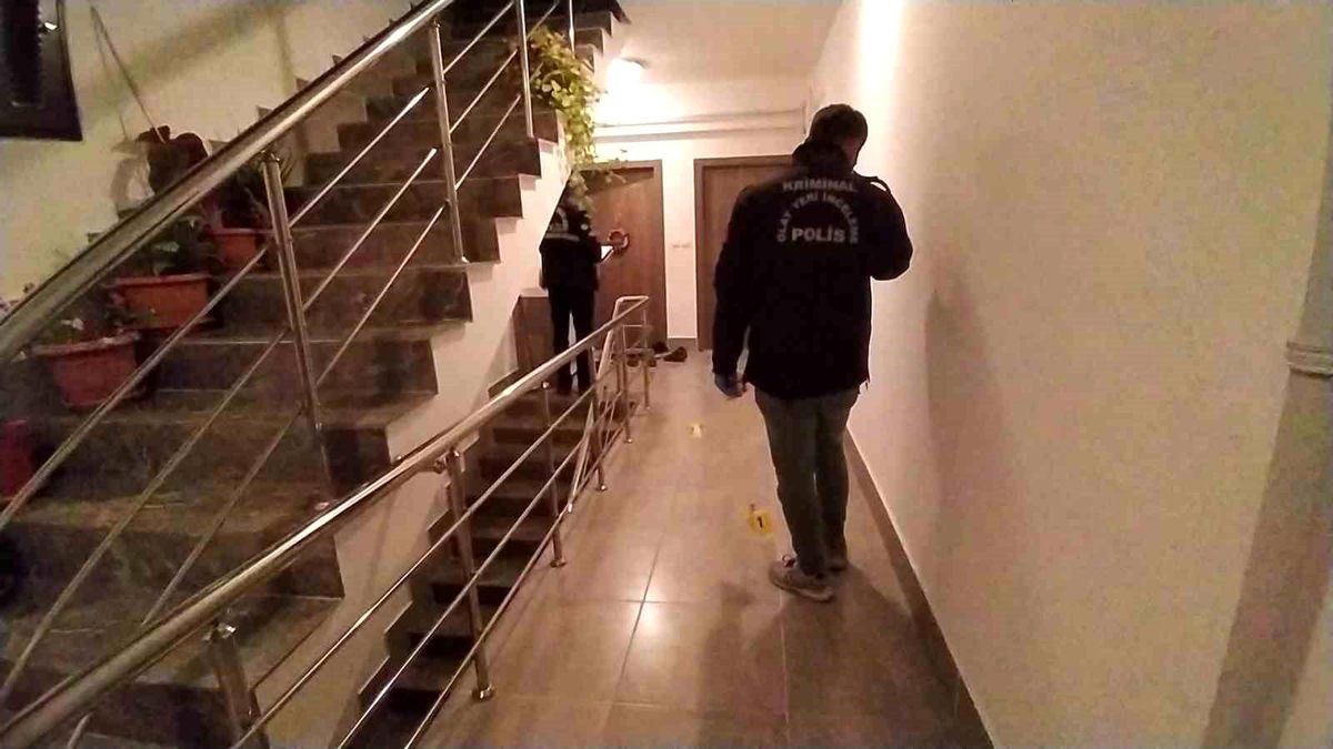 Çorum\'da Pompalı Tüfekle Apartmana Saldırı