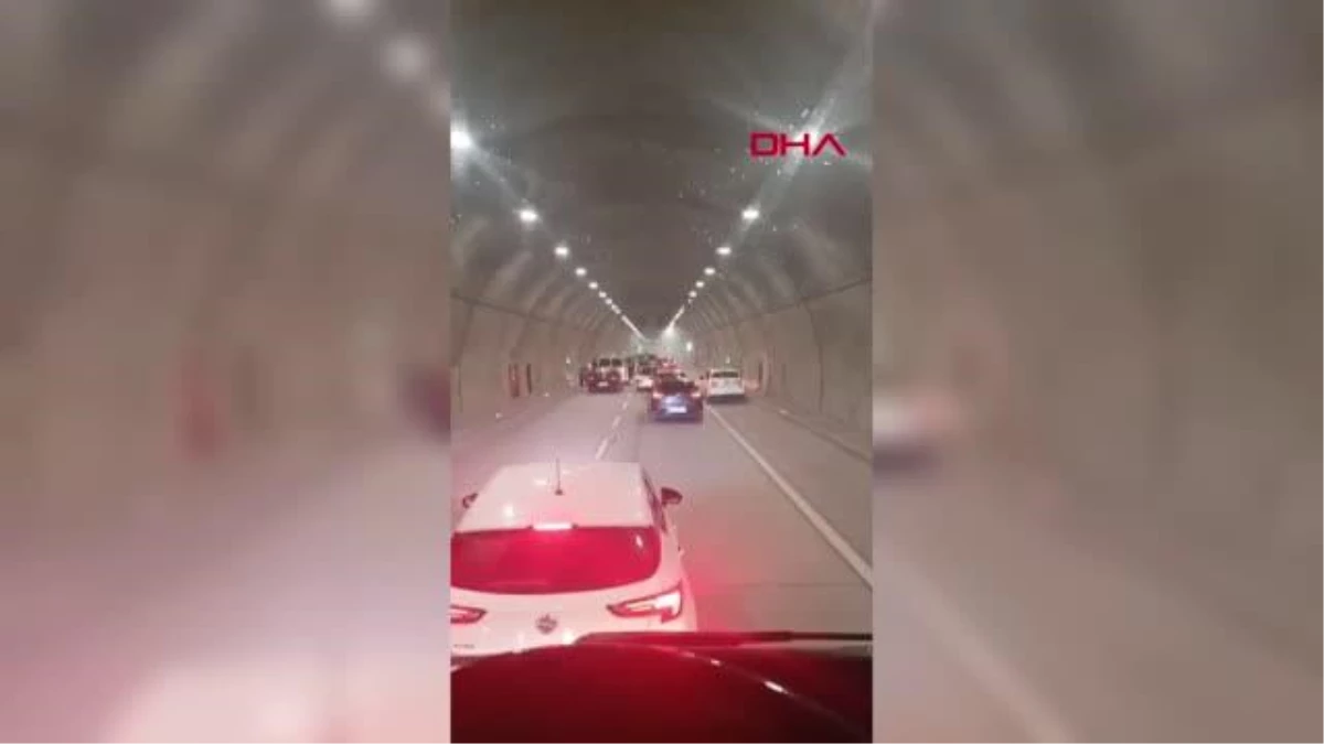 Çamlıca-Libadiye Tünelinde Asker Eğlencesi Trafiği Kapattı