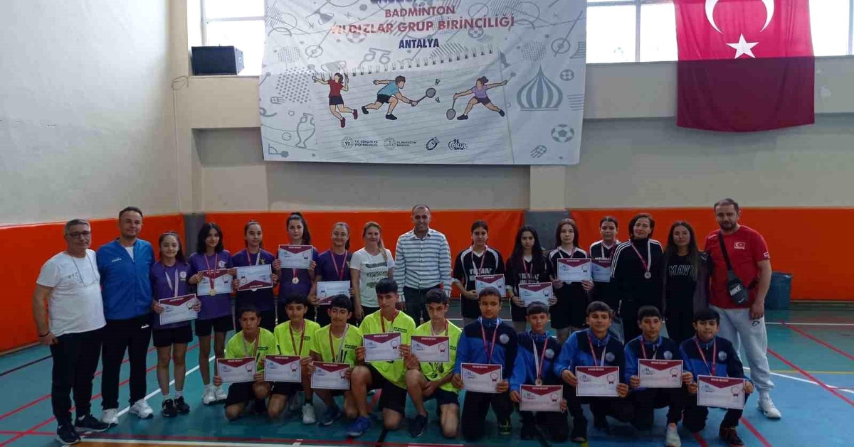 Aydınlı badminton takımı Türkiye finallerine yükseldi