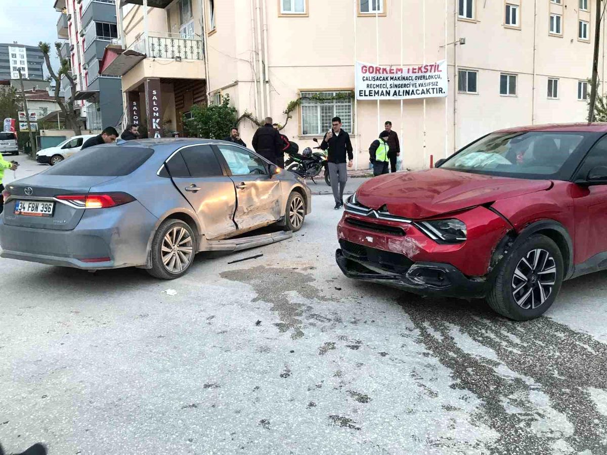 Bilecik\'te trafik kazası: 3 yaralı