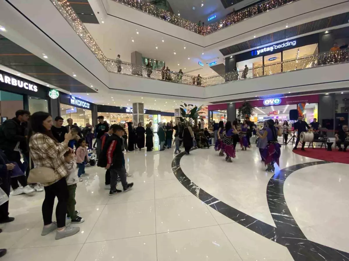 Bursada Hıdırellez Parkur AVMde roman havası eşliğinde kutlandı