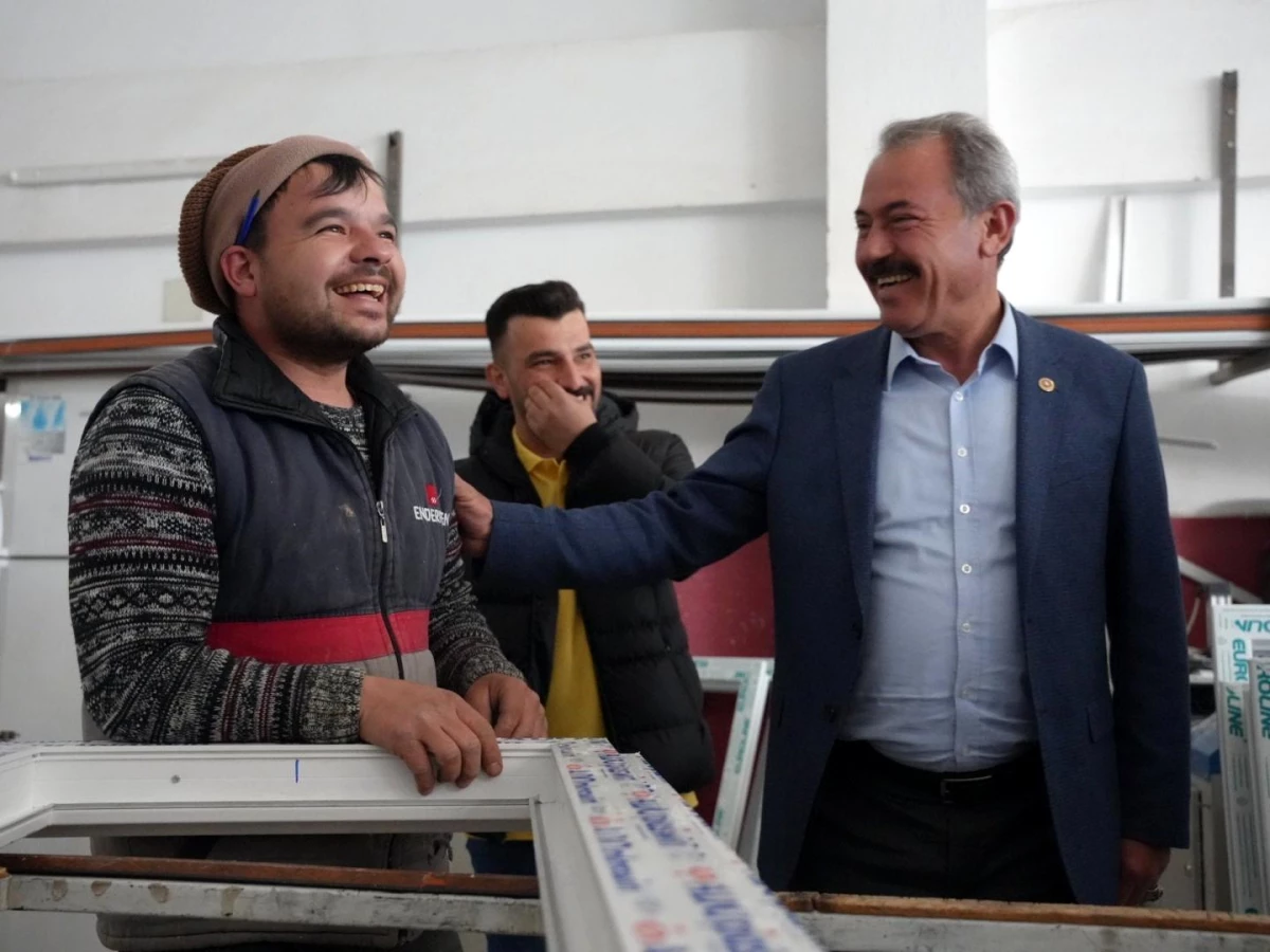 AK Parti Denizli Milletvekili Şahin Tin Çal ilçesinde esnafları ziyaret etti