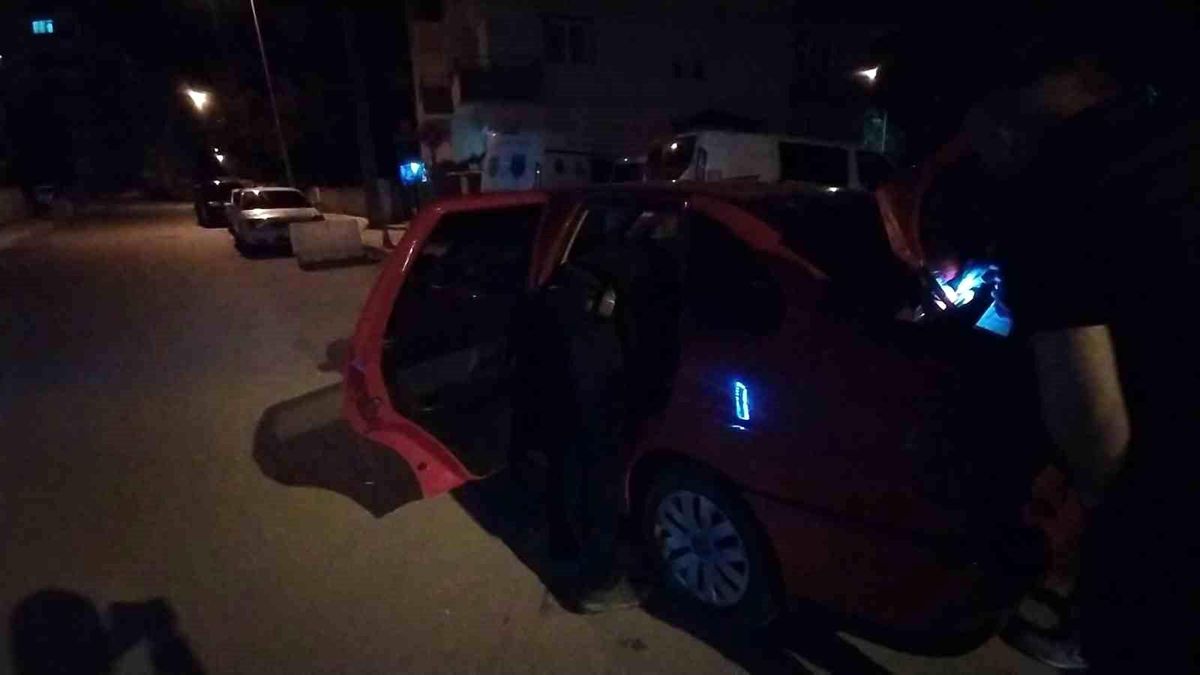 Çorum\'da Otomobil Pompalı Tüfekle Kurşunlandı