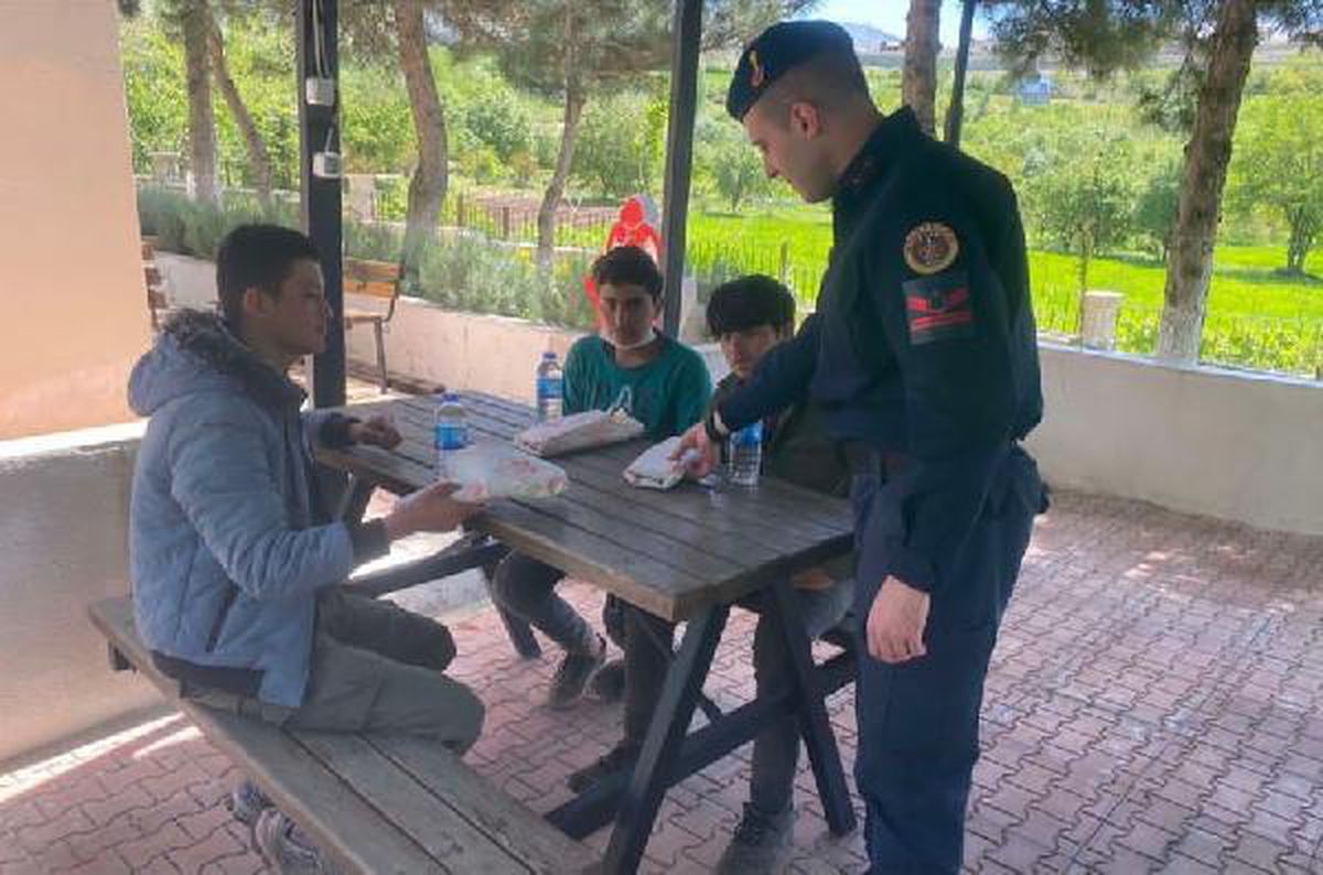 Elazığ\'da 35 kaçak göçmen yakalandı