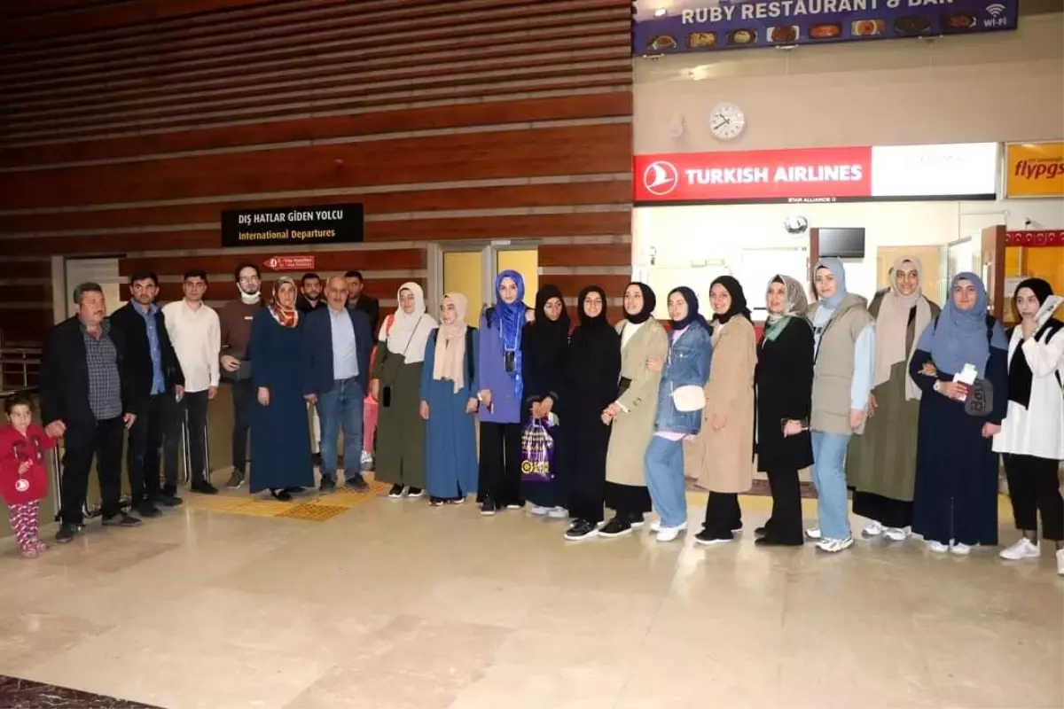 Elazığ Müftülüğünce Üniversite Öğrencileri Umreye Gönderildi