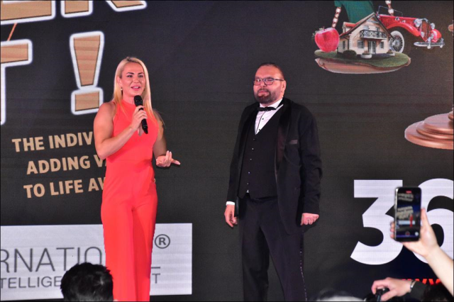 Fahri Ustaoğlu'nun düzenlediği 36. Uluslararası Tüketici Kalite Zirvesi Hayata Değer Katanlar ödül töreni Swissotel'de gerçekleşti