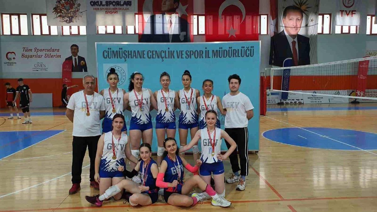 Gaziantep Kolej Vakfı Genç Kızlar Voleybol Takımı Türkiye finallerine yükseldi