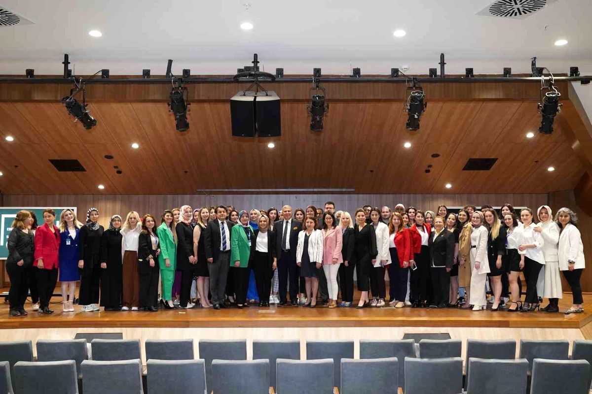 Türkiye Hastanesi ve Özel Üniversite Dünya Ebeler Günü İçin Etkinlik Düzenledi