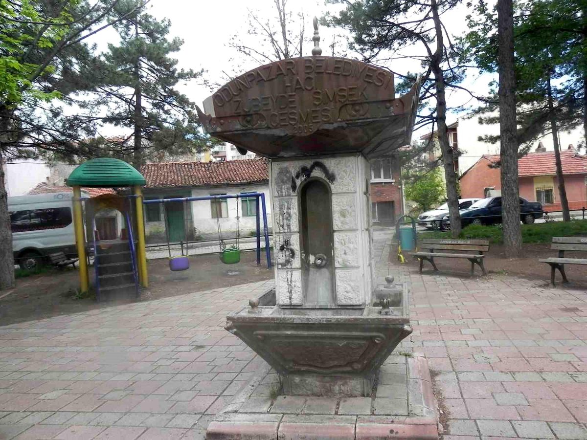 Eskişehir\'deki Tarihi Çeşme Yıllardır Kullanılmaz Durumda