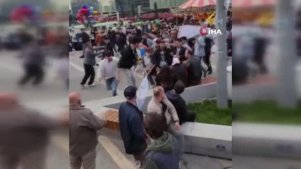HDPliler Bakan Varank\'ın mobil seçim aracına ve Cumhur İttifakı taraftarlarına saldırdı