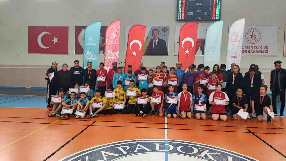 İbrahim Tennuri Ortaokulu Badminton Takımı Türkiye Şampiyonasına Katılacak