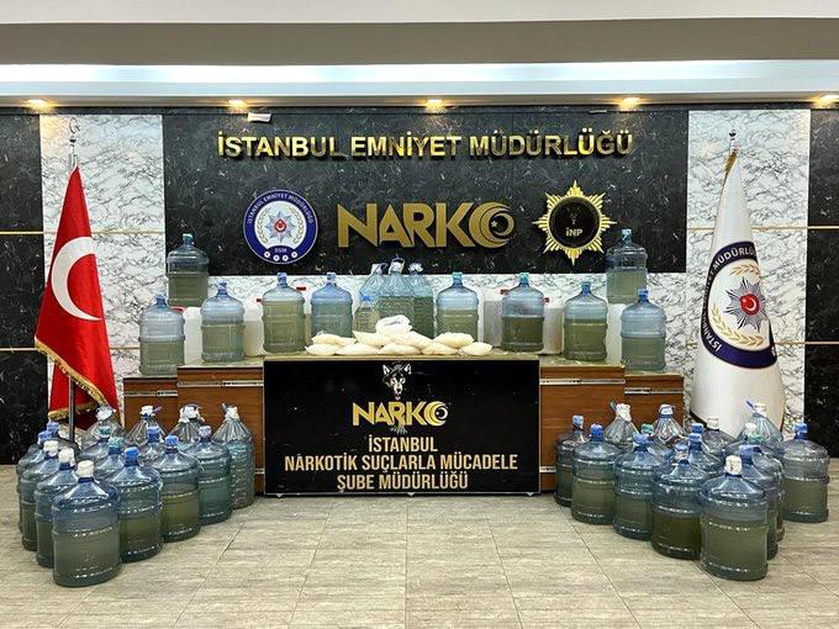 İstanbul\'da 780 Kilo Sıvı Kristal Metamfetamin Ele Geçirildi