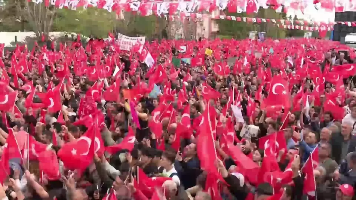 İmamoğlu, Konya\'da: "Bir Avuç İnsanın Çıkar Dünyası Bitiyor. Onun İçin Çıldırdılar. Onların Taşları Bu Milletin Huzuruna Atılmıştır. Sakın Korkmayın"