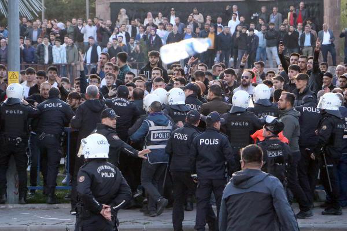 İmamoğlu\'nun Erzurum\'daki Konuşması Sırasında Yaşanan Olaylarda 13 Şüpheli Gözaltına Alındı