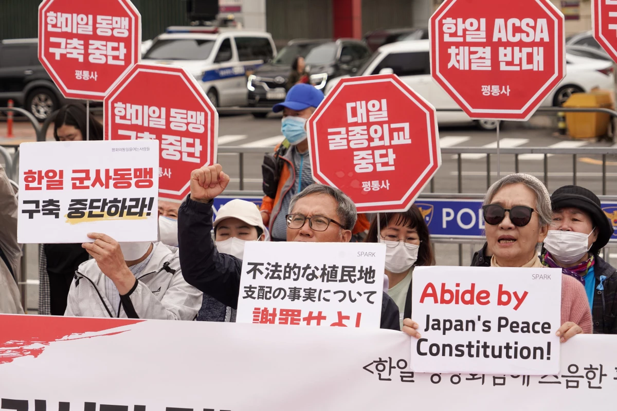 Japonya Başbakanı Güney Kore ziyareti sırasında protesto edildi