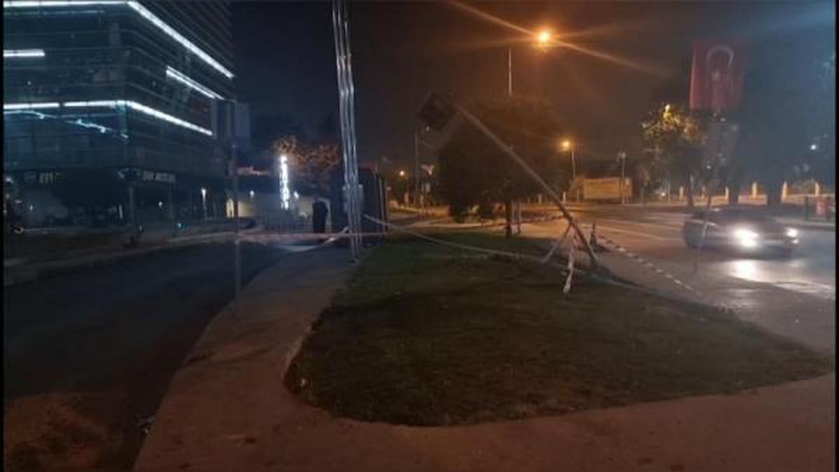 Kağıthane\'de Otomobil Kazası: 1 Ölü, 2 Yaralı