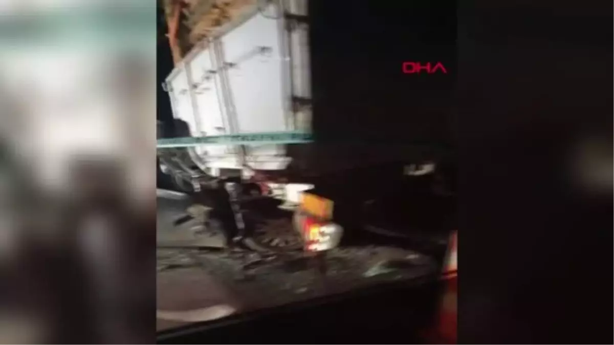 Antalya\'da Kırmızı Işıkta Bekleyen Kamyon Arkadan Çarptı: 1 Ölü
