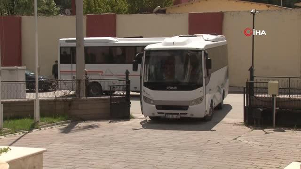 Kökünü Kurutma operasyonunda gözaltına alınan 112 kişi adliyeye sevk ediliyor