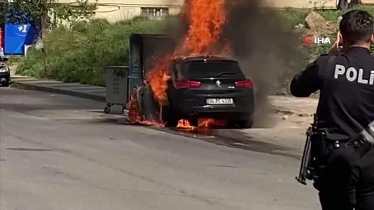 Maltepede araç alev topuna döndü