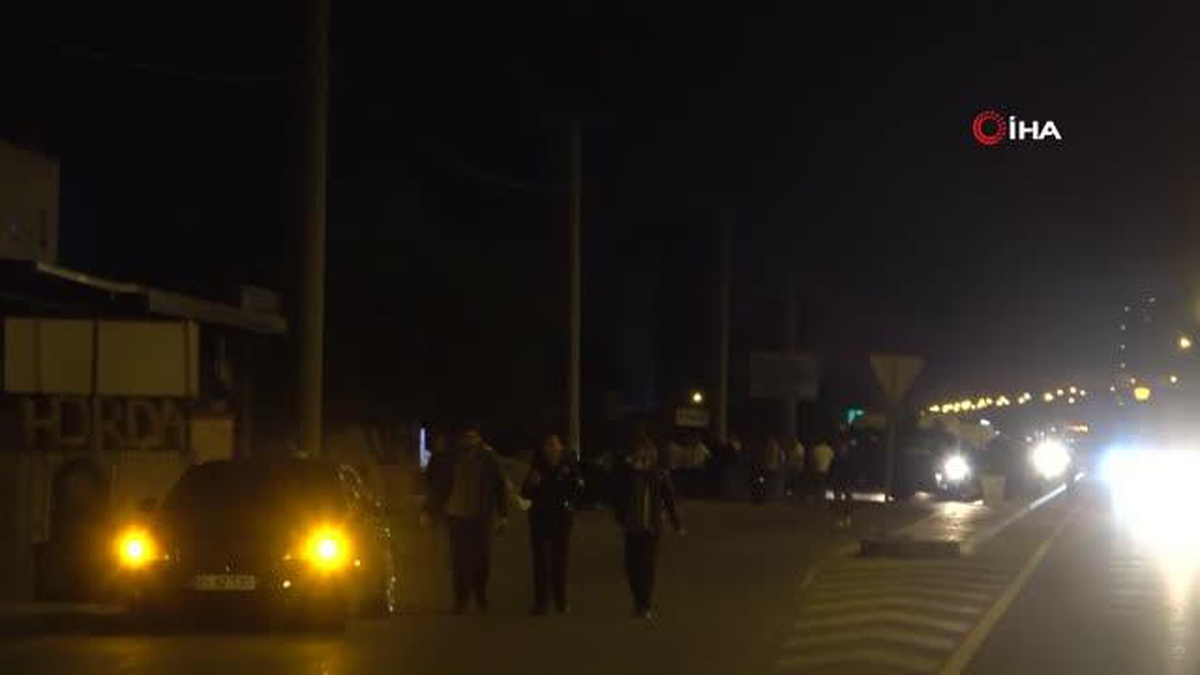 Market borcu yüzünden çıkan tartışma aileleri karşı karşıya getirdi: Polis mahallede set oluşturdu