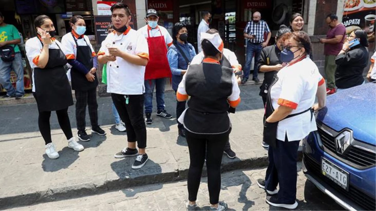 Meksika\'da yanlış deprem alarmı halkı sokağa düşürdü