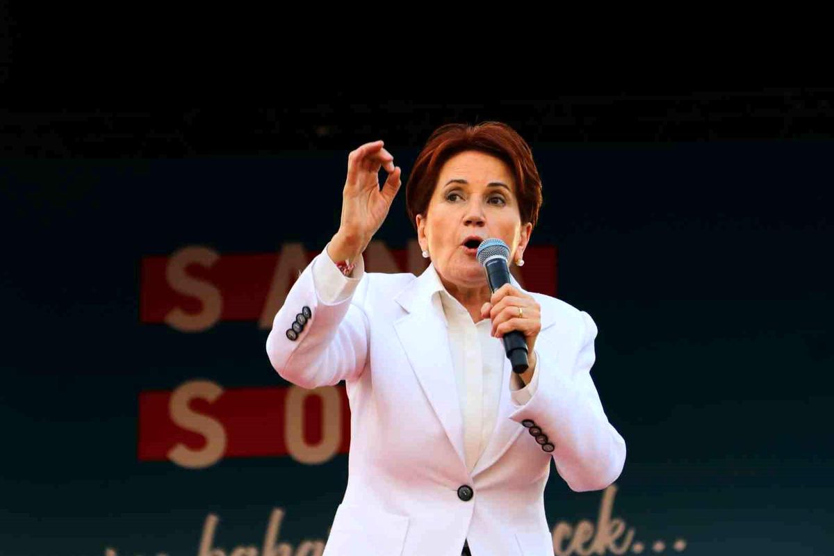 İYİ Parti Genel Başkanı Meral Akşener, Adana mitinginde her aileden bir oy istedi