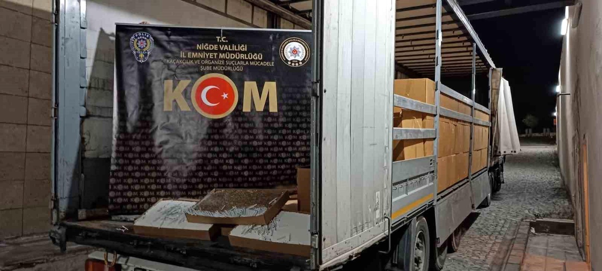 Niğde\'de Tıra Yapılan Operasyonda 6 Milyon 750 Bin Dolu Makaron Ele Geçirildi