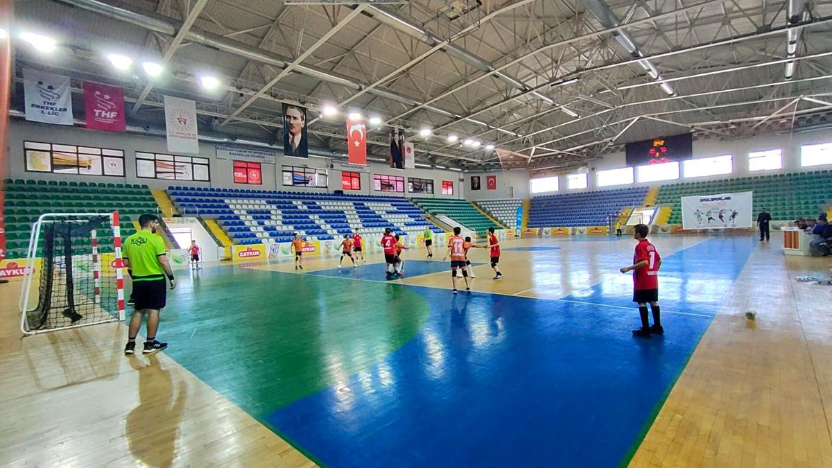 Rize\'de Okullar Arası Küçükler Hentbol Yarı Final Müsabakaları Sona Erdi