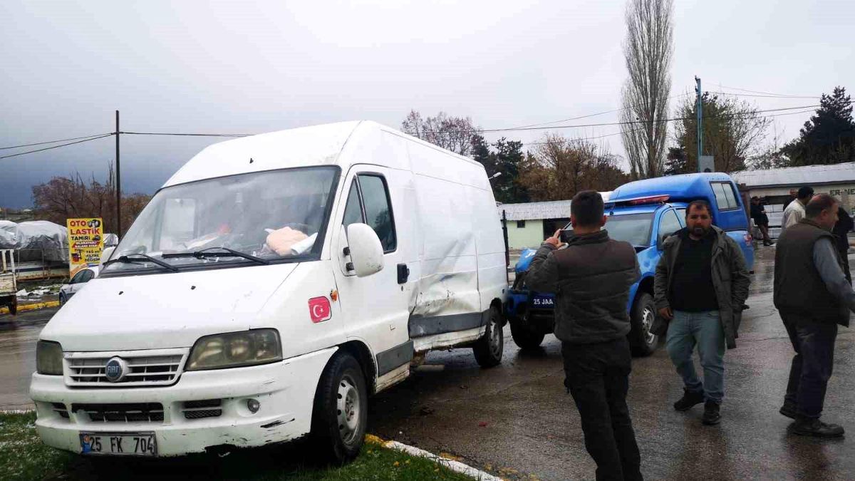 Erzurum\'da yağış sonrası kaygan yolda trafik kazaları